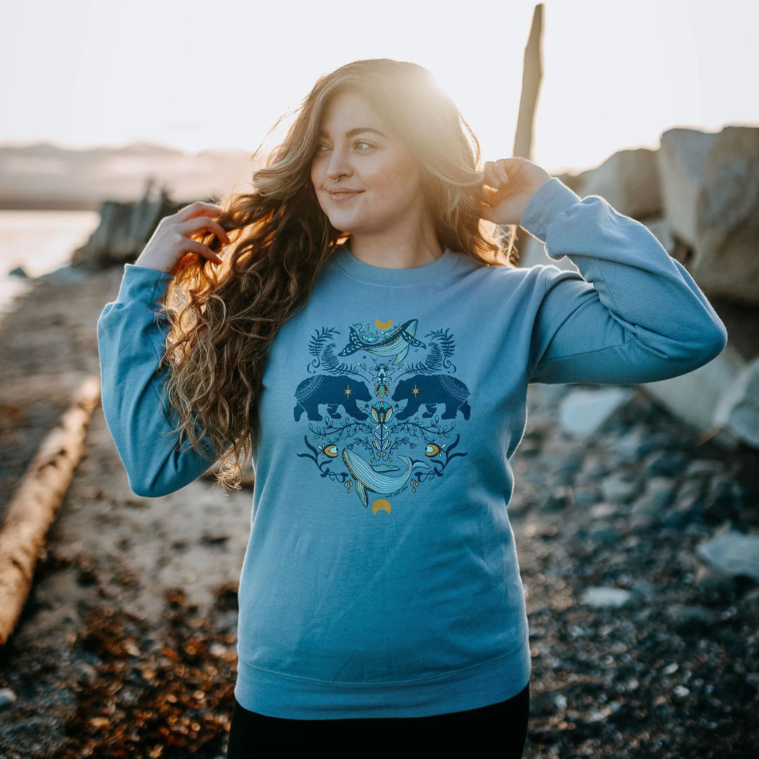 West Coast Karma - Cottage Bear Colourful Sweatshirt in Stone Blue