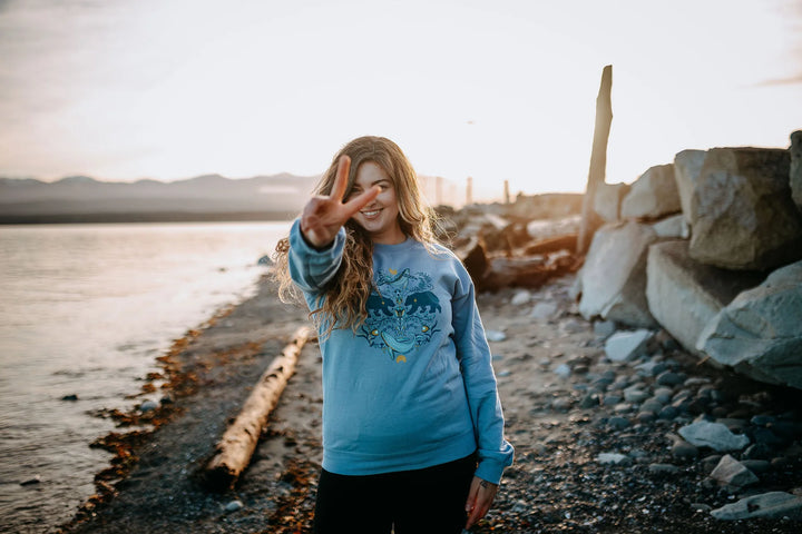 West Coast Karma - Cottage Bear Colourful Sweatshirt in Stone Blue