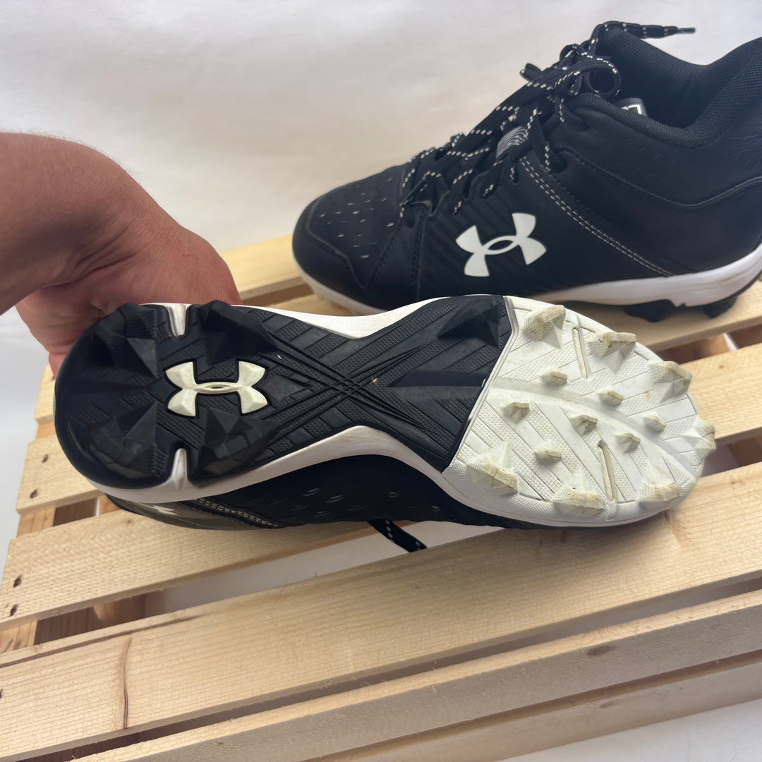 Under Armour Leadoff Baseball Cleats - Size 4.5 Youth
