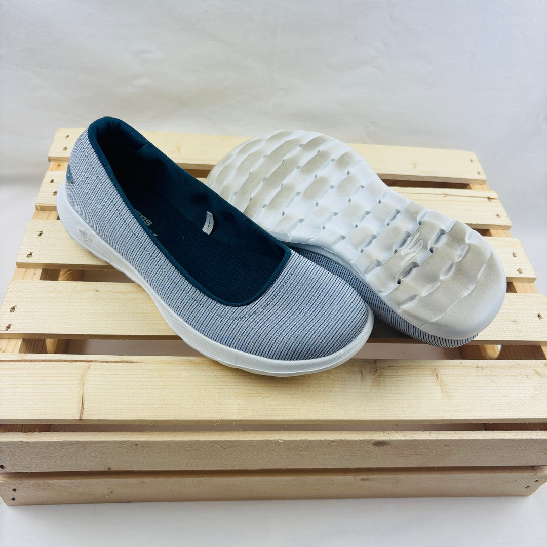 Sketchers Slip Ons - Size 7 Women's (5.5 Youth)