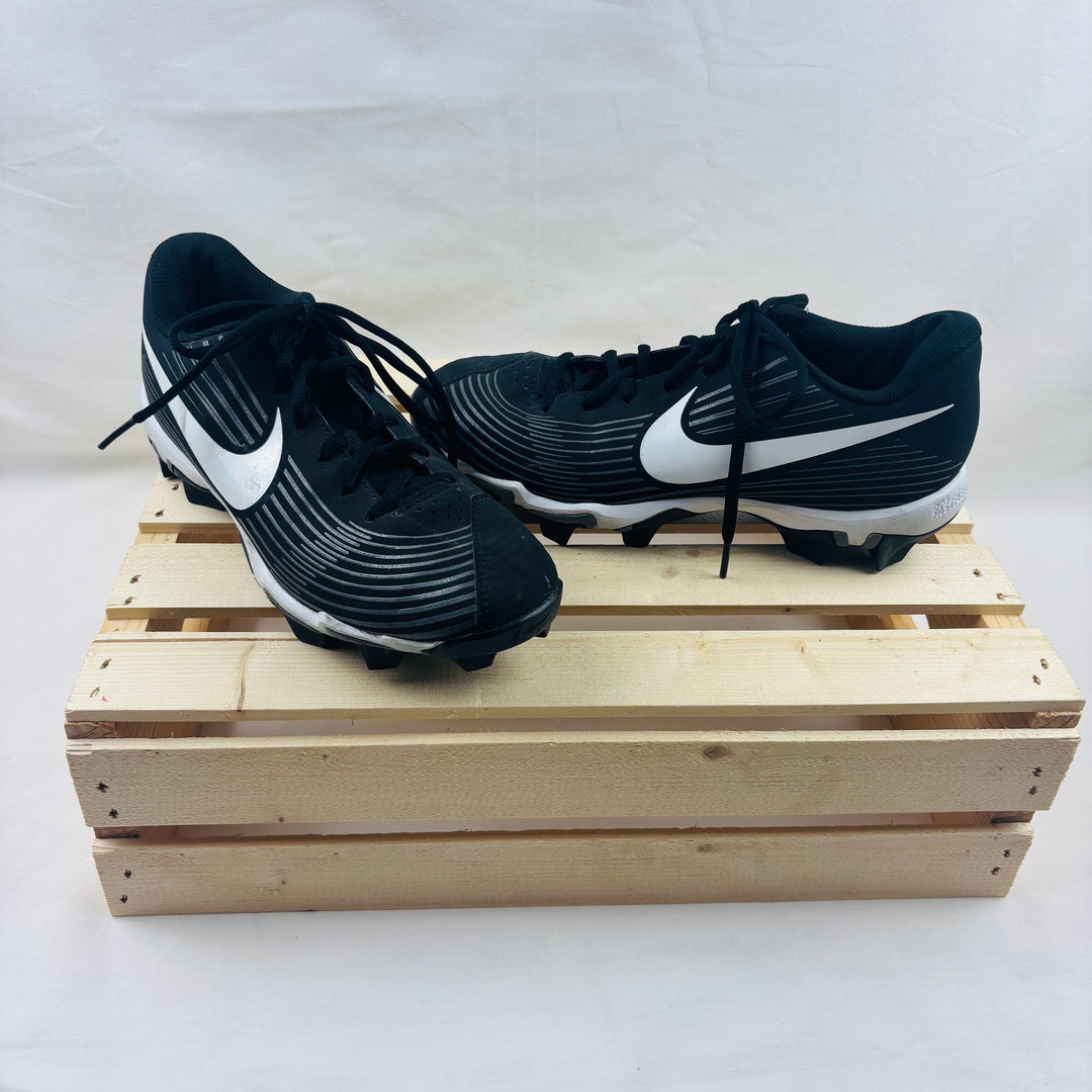 Under Armour Baseball Cleats - Size 8 Men's (39 EUR)