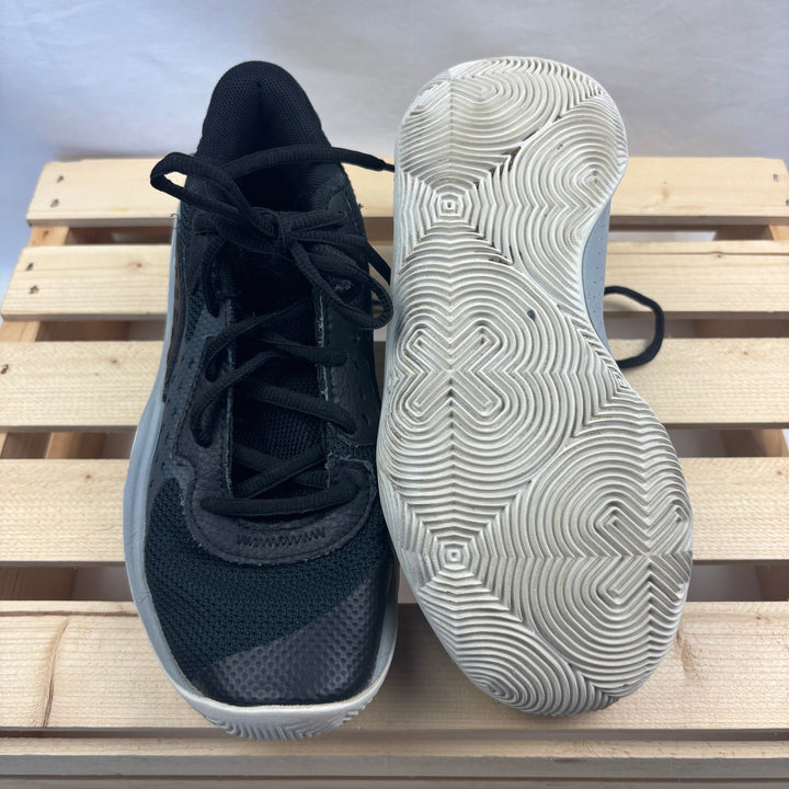 Under Armour Basketball High Top Shoes - Size 5 Youth (37.5 EUR)