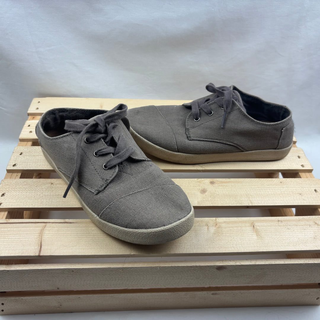 Toms Shoes - Size 6 Women (4.5 Youth)
