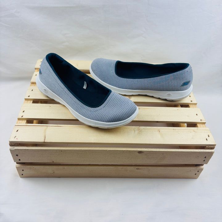 Sketchers Slip Ons - Size 7 Women's (5.5 Youth)