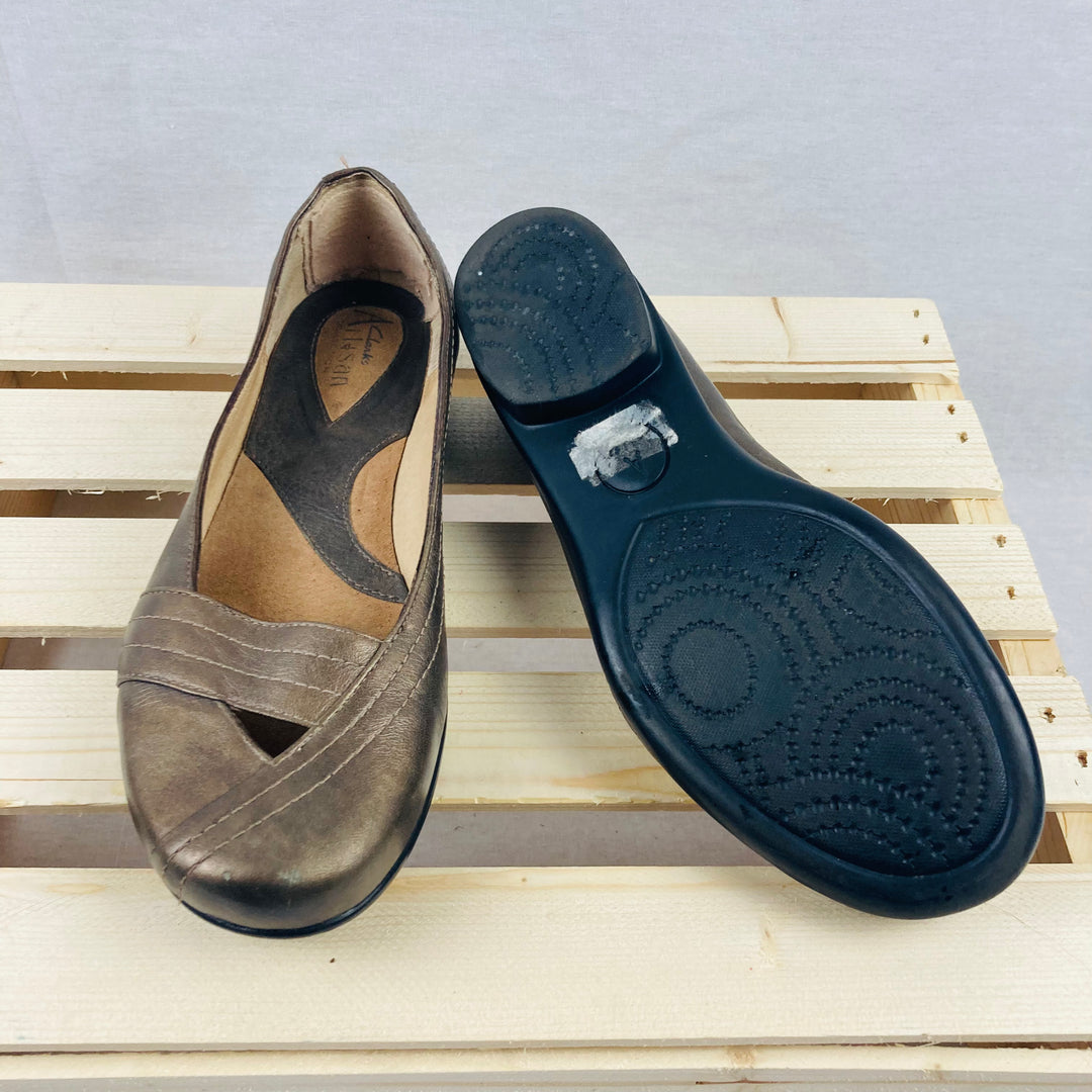 Clarks Slip On Shoes - Women's Size 7.5 (Youth 6) - Pitter Patter Boutique