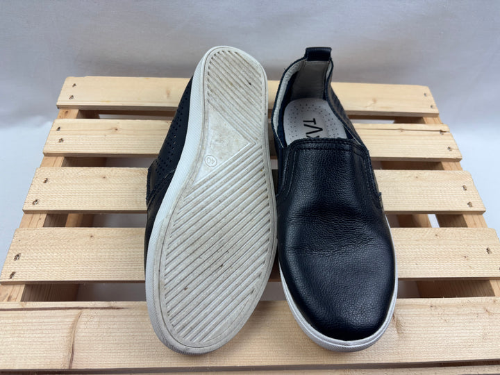 Taxi Slip-on Shoes - Size 9 Women&