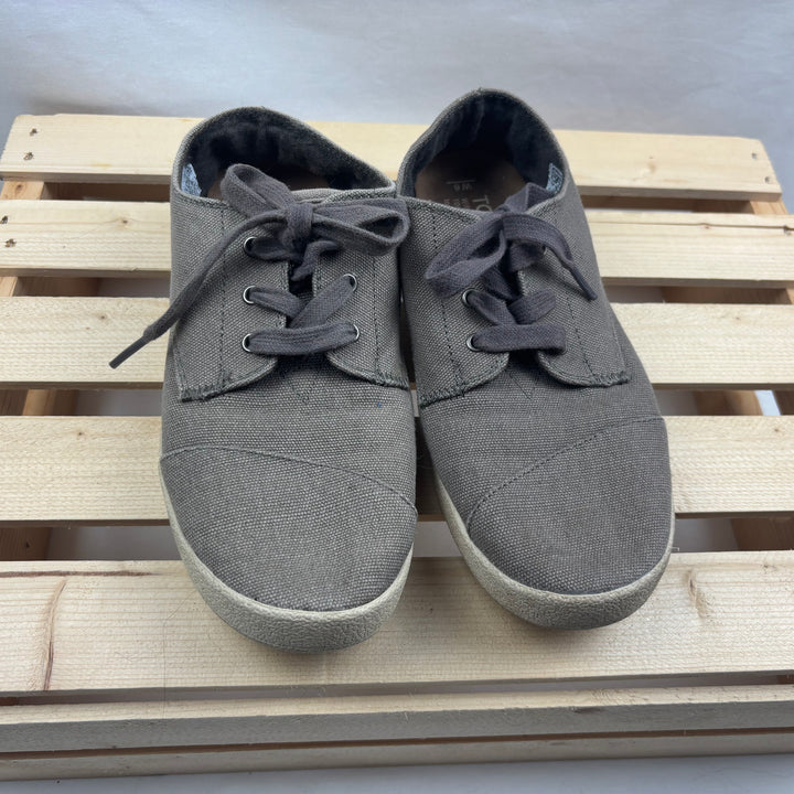 Toms Shoes - Size 6 Women (4.5 Youth)