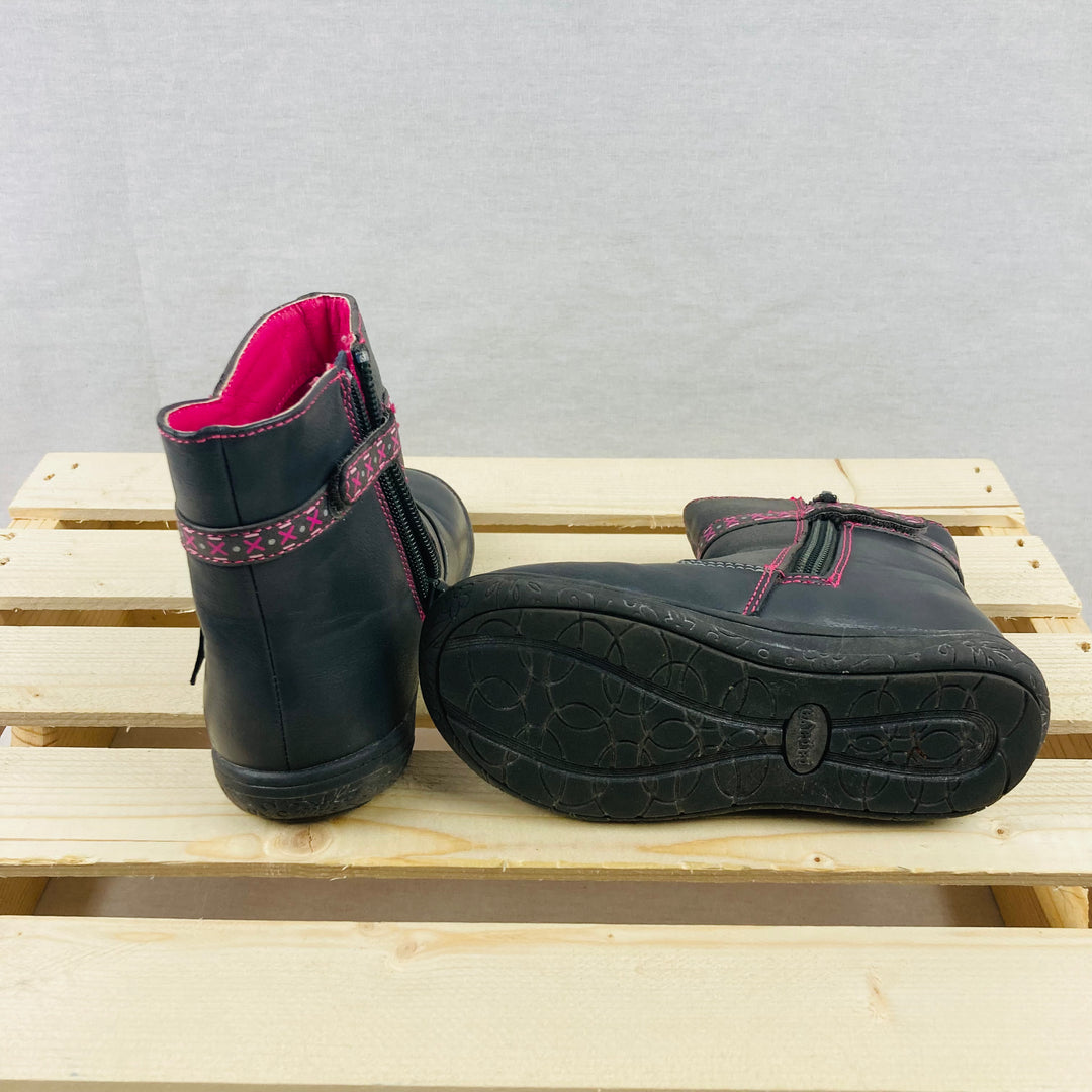 Papaya Short Boots - Size 7.5 Toddler (24 EUR) - Pitter Patter Boutique