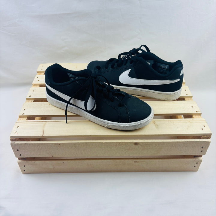 Nike Shoes - Size 6.5 Women's (or 6.5 Youth, 37.5 EU)