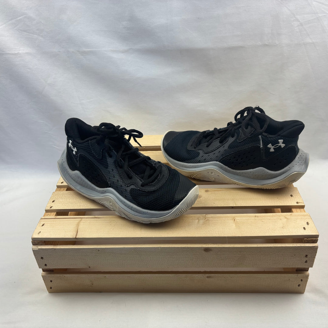 Under Armour Basketball High Top Shoes - Size 5 Youth (37.5 EUR)