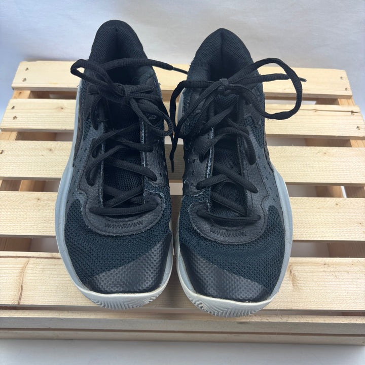 Under Armour Basketball High Top Shoes - Size 5 Youth (37.5 EUR)