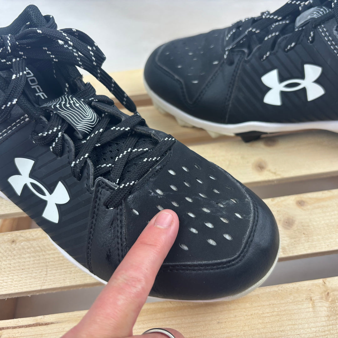 Under Armour Leadoff Baseball Cleats - Size 4.5 Youth