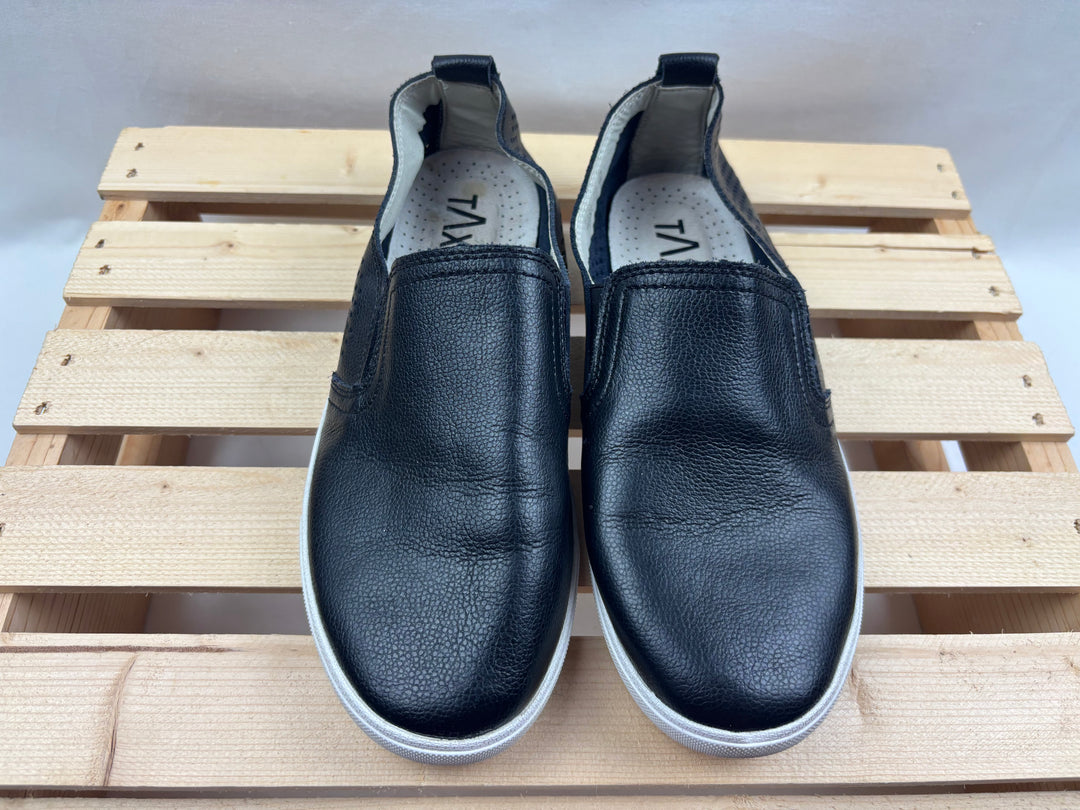 Taxi Slip-on Shoes - Size 9 Women&