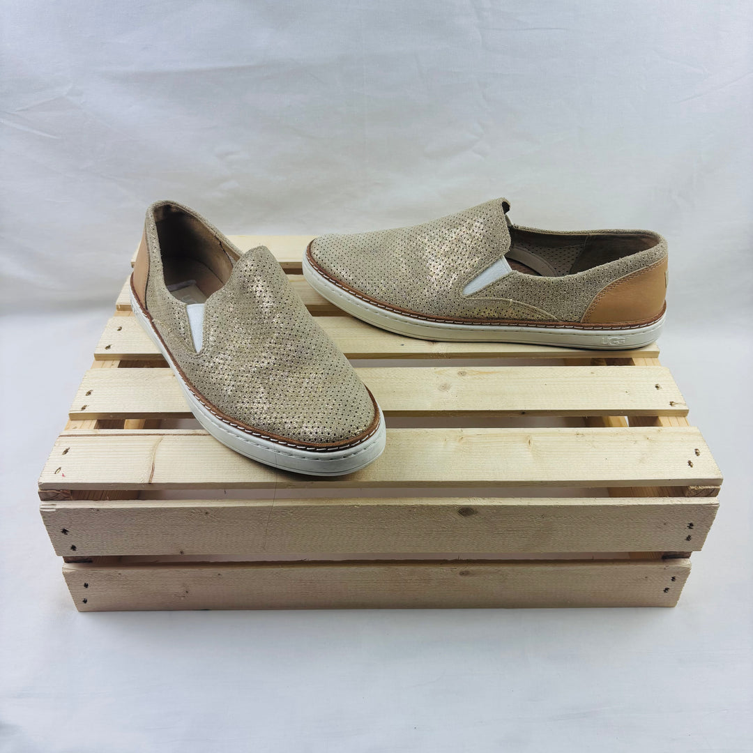 UGG Slip-On Fashion Shoes - Women's Size 9