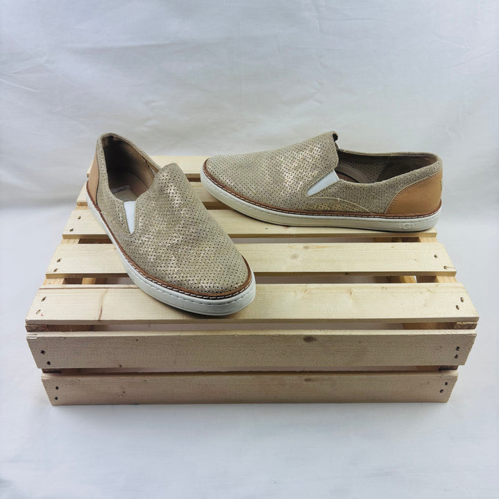 UGG Slip-On Fashion Shoes - Women's Size 9