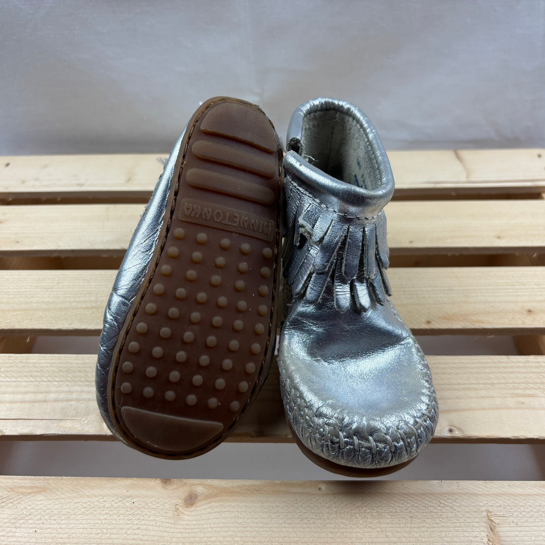 Minnetonka Kids Fringe Side Zip Boots - Size 6 Toddle