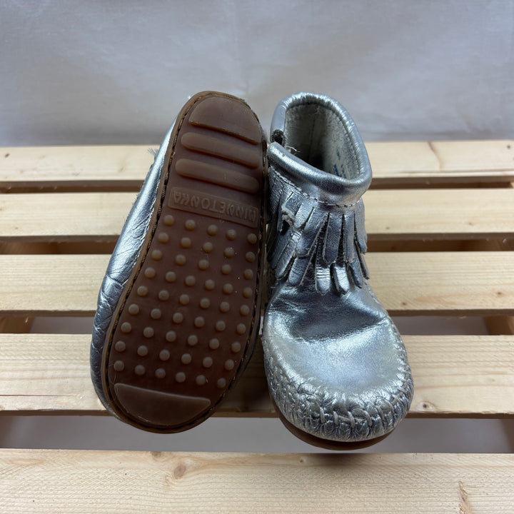 Minnetonka Kids Fringe Side Zip Boots - Size 6 Toddle