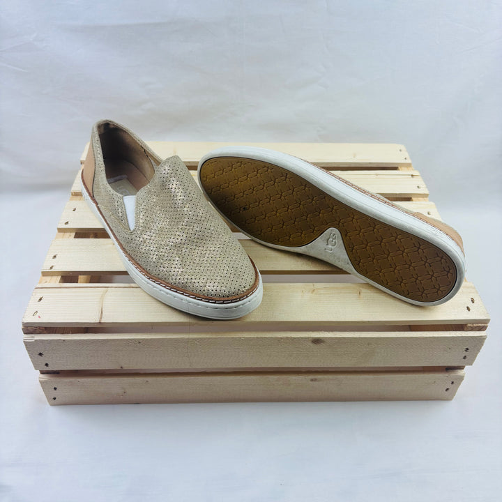 UGG Slip-On Fashion Shoes - Women's Size 9