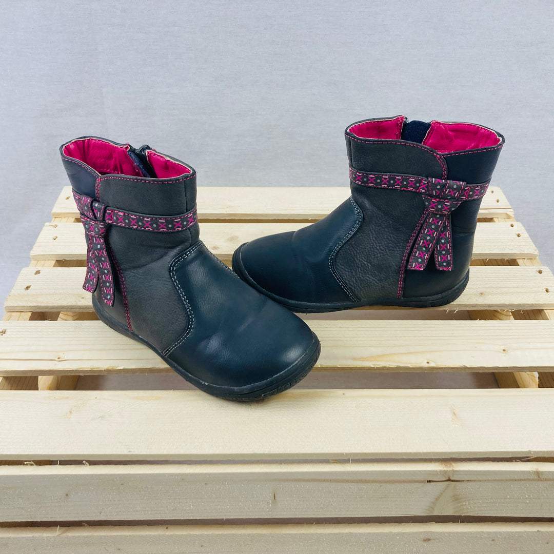 Papaya Short Boots - Size 7.5 Toddler (24 EUR) - Pitter Patter Boutique