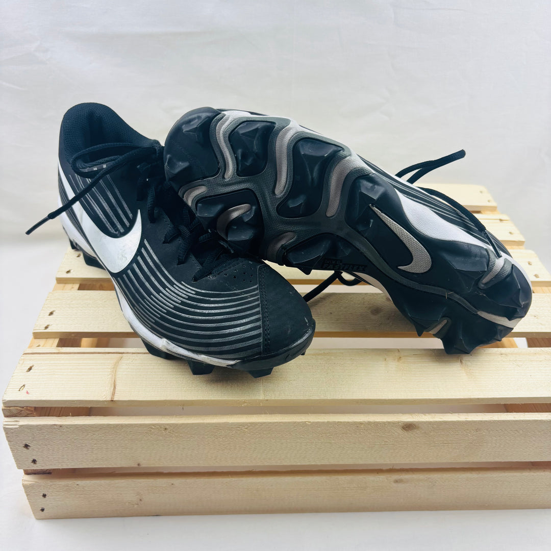 Under Armour Baseball Cleats - Size 8 Men's (39 EUR)