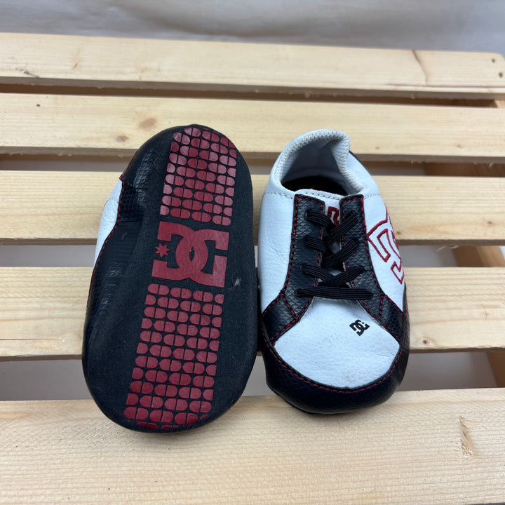 DC Baby Crib Shoes - Size 3 Baby (6-12M)