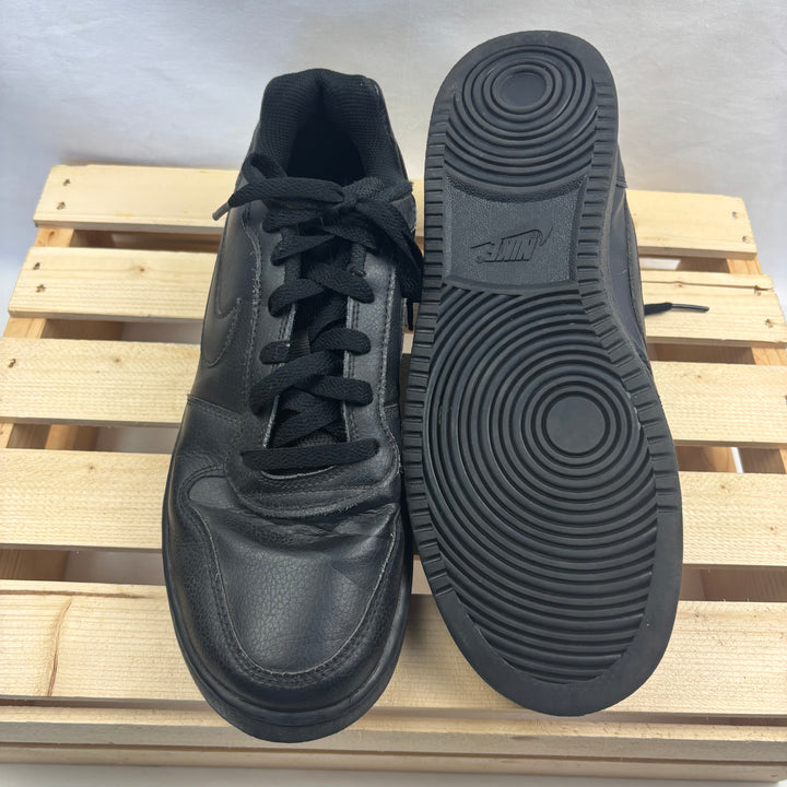 Nike Sneakers - Size 9.5 Mens (43 Euro)