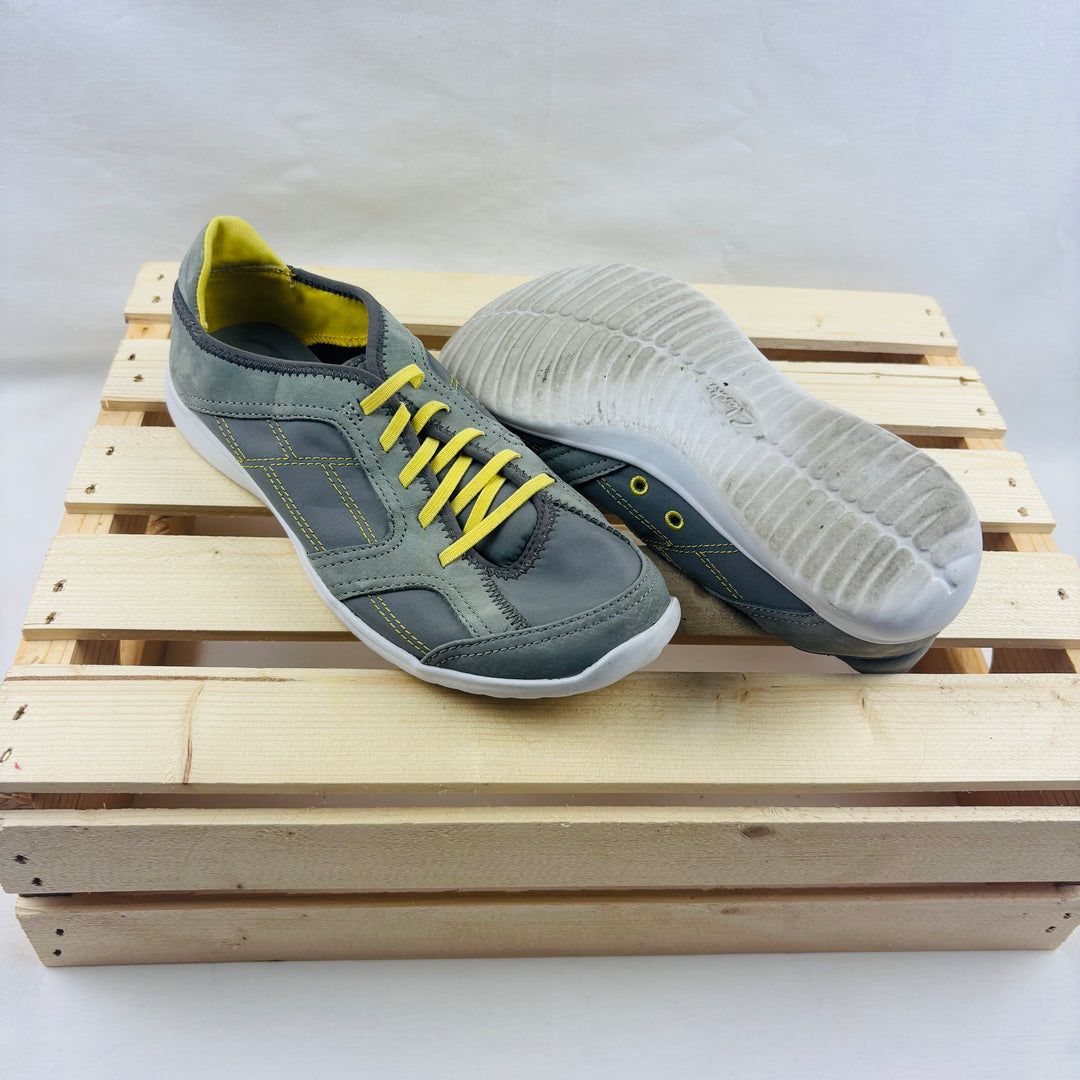 Clarks Slip On Casual Athletic Shoes - Women's Size 6.5 (or Youth 5)