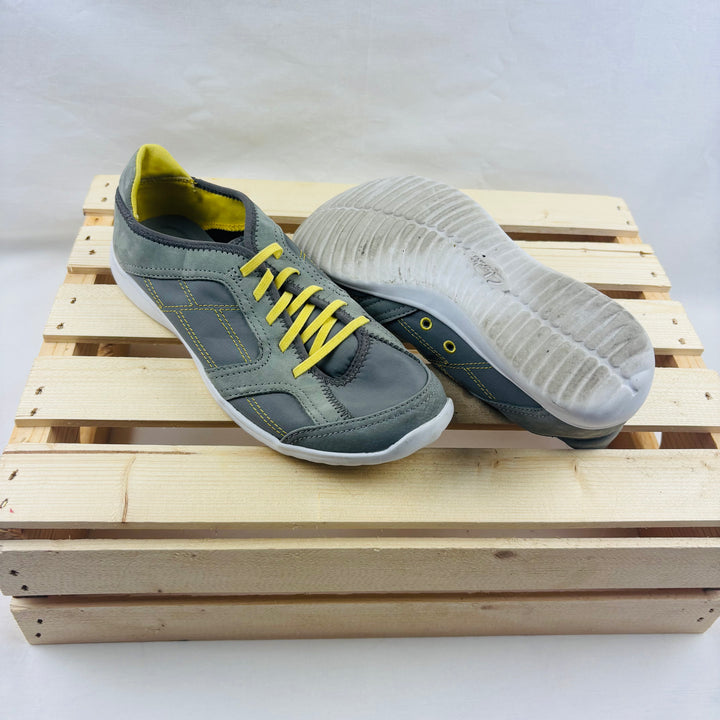 Clarks Slip On Casual Athletic Shoes - Women's Size 6.5 (or Youth 5)