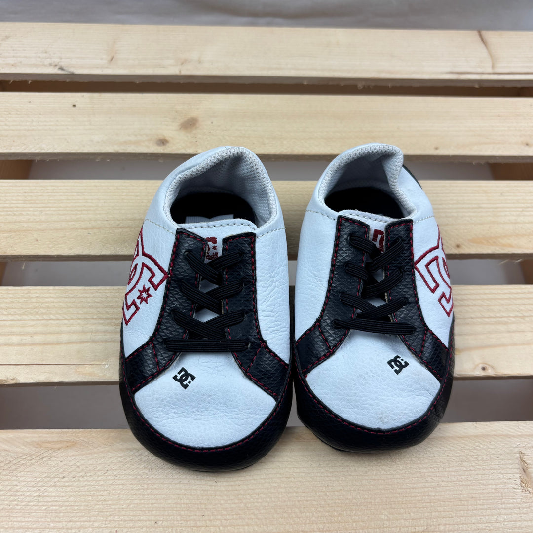 DC Baby Crib Shoes - Size 3 Baby (6-12M)