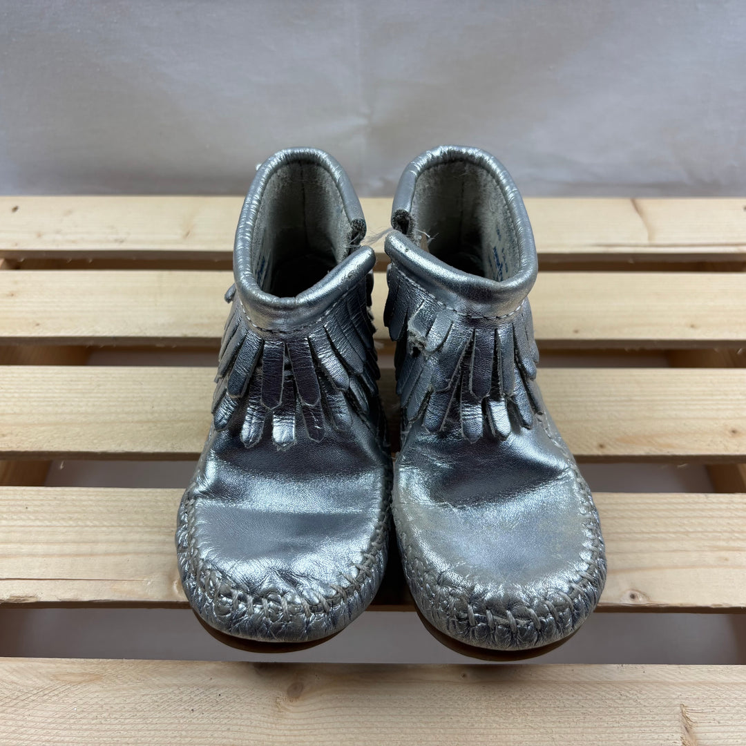 Minnetonka Kids Fringe Side Zip Boots - Size 6 Toddle
