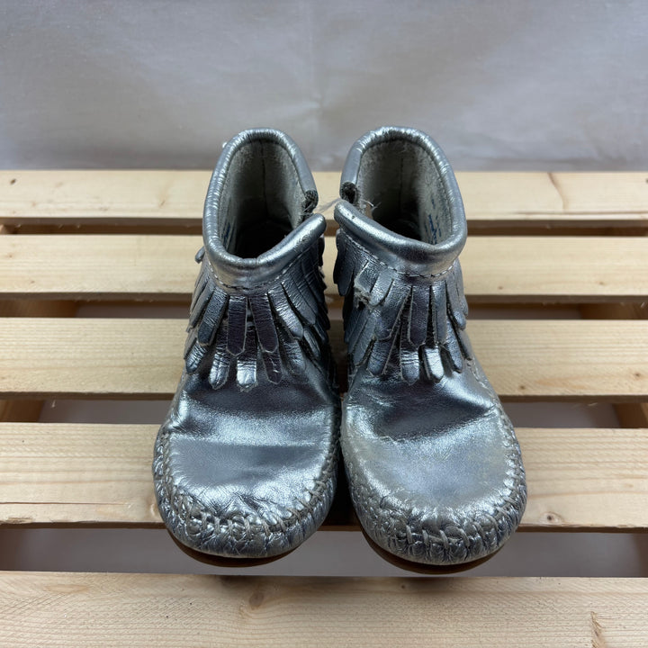 Minnetonka Kids Fringe Side Zip Boots - Size 6 Toddle